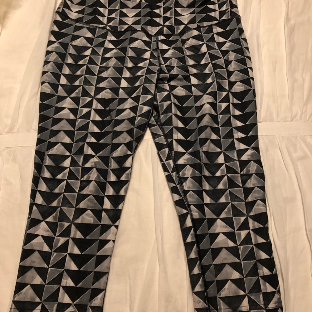 Nike DriFit Geometric Capri Pant